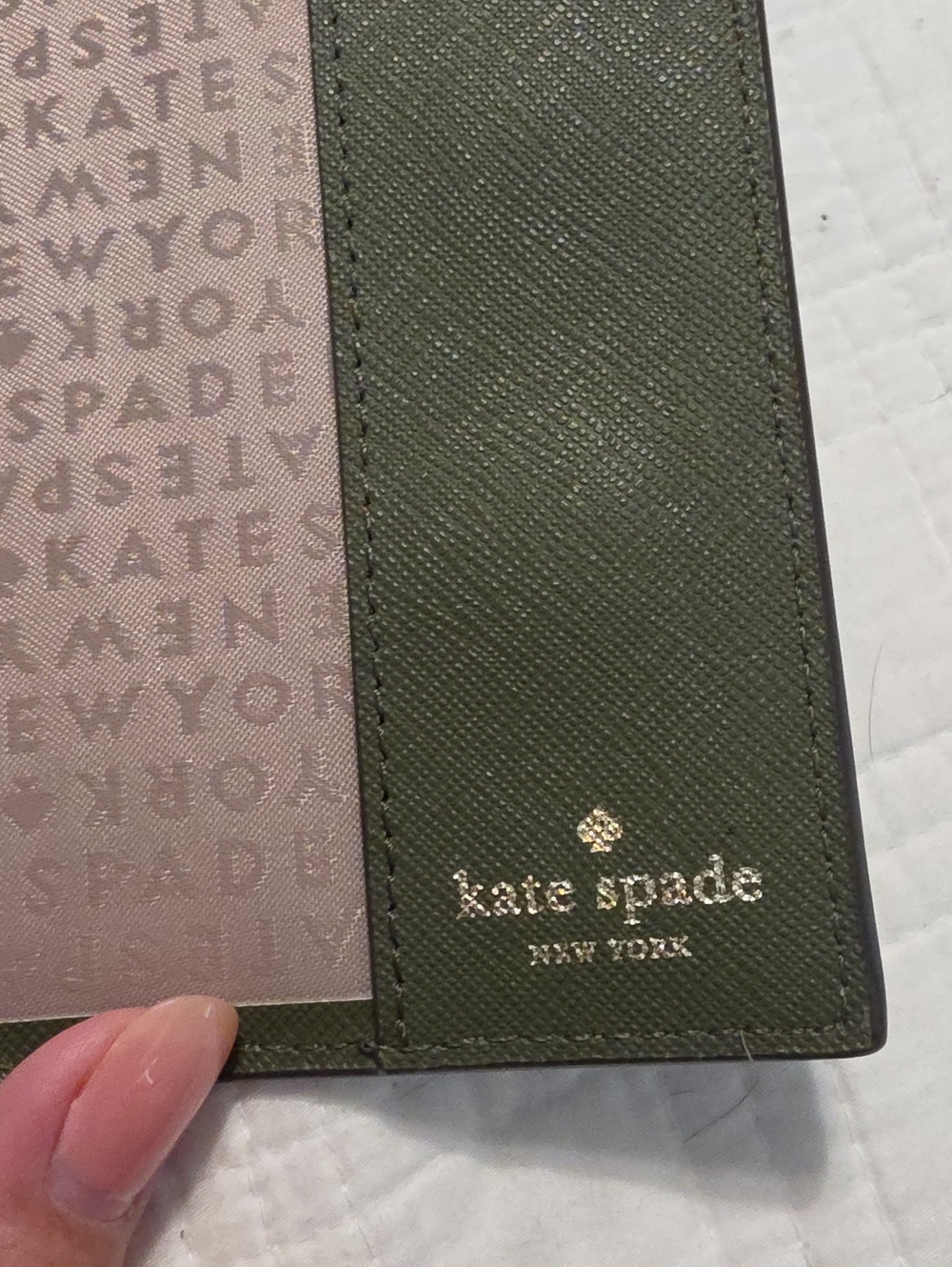 Kate Spade Passport Holder Green EUC - Picture 3 of 4
